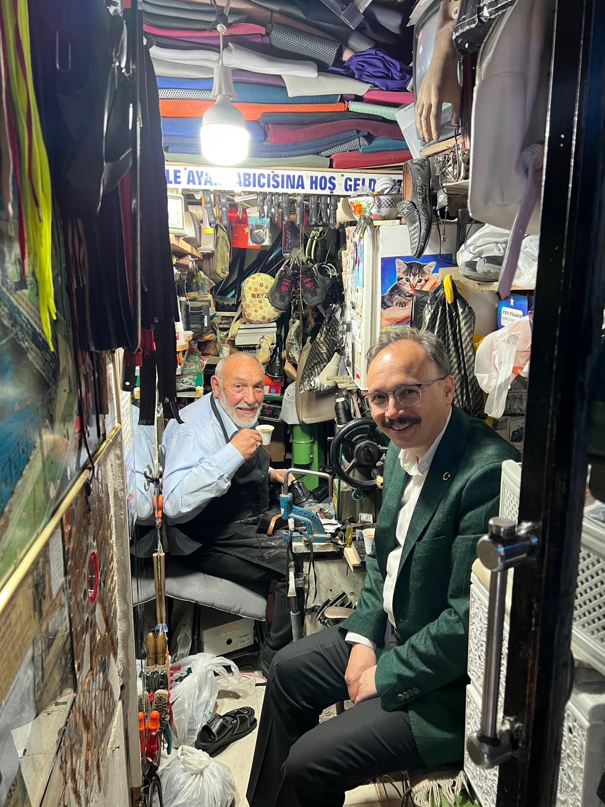 ÜÇ METREKAREYE SIĞAN SEVGİ! VALİ YILLARIN USTASINI UNUTMADI