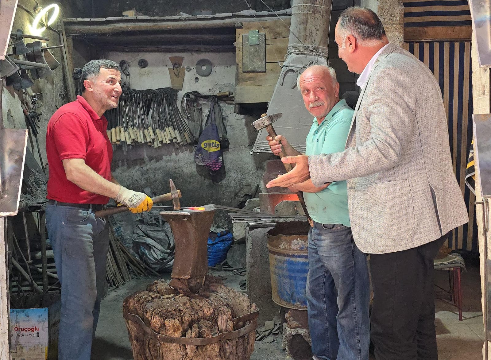 Siirt Belediye Eş Başkanı Mehmet Kaysi, Helvacılar Çarşısı’nda Esnaf Ziyaretinde Bulundu