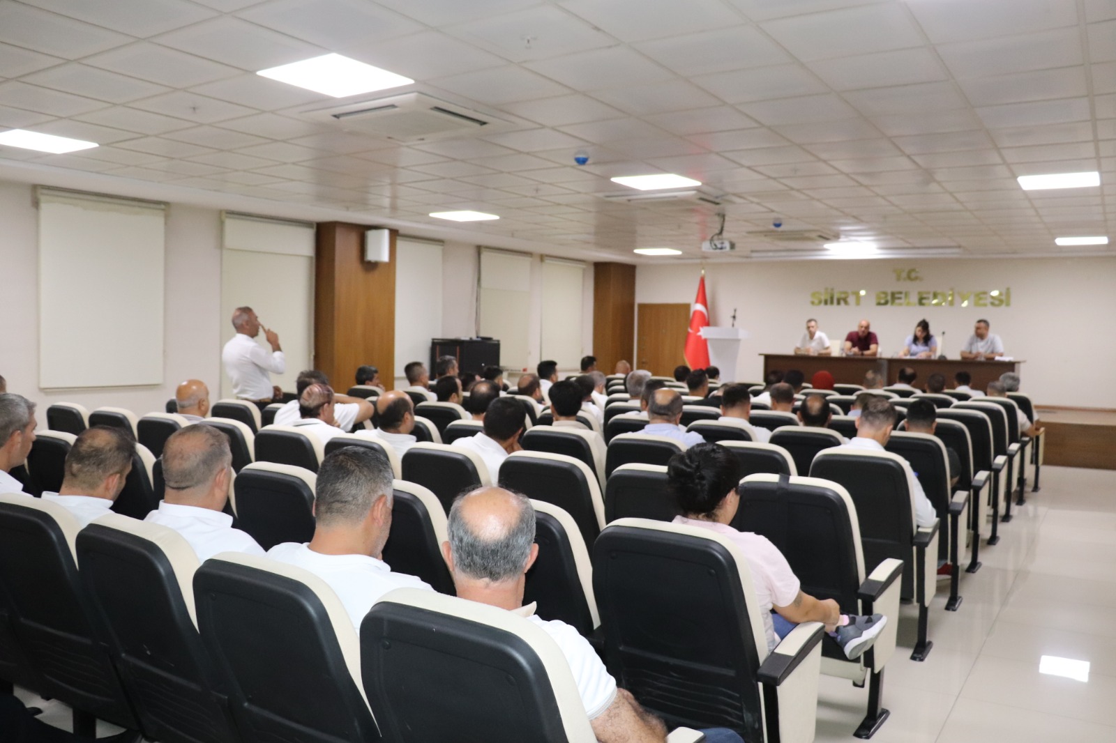 Siirt Belediyesi Eşbaşkanı Sofya Alağaş, Ulaşım Kalitesini Artırmak İçin Halk Otobüsü Şoförleri ile Bir Araya Geldi