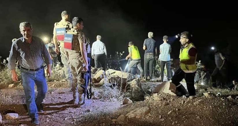 KAYIPTI ARANIYORDU, UÇURUMDA YARALI OLARAK BULUNDU