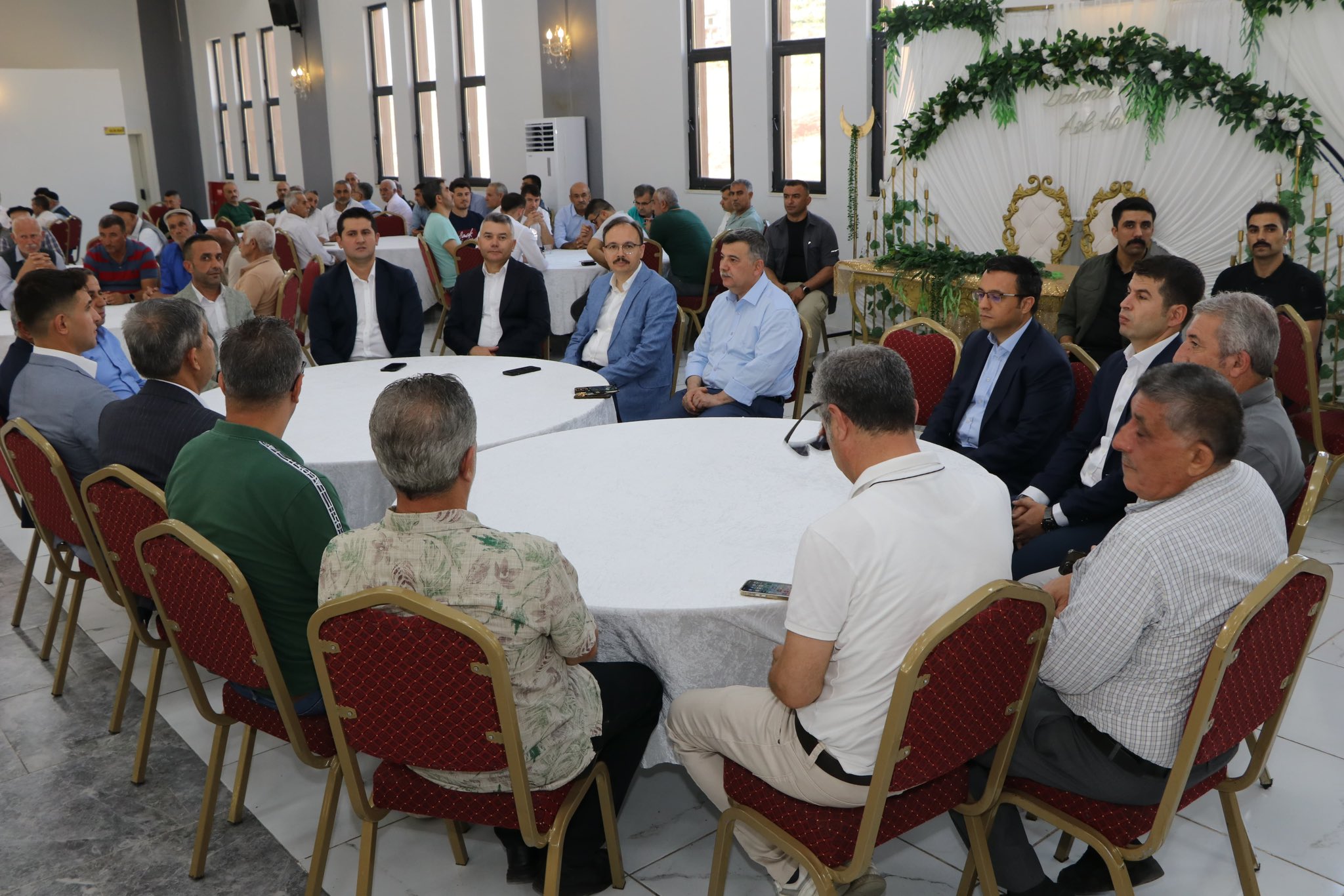 MUHTEŞEM BİR DÜĞÜN 