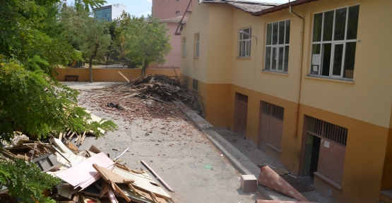 Depreme Dayanıksız Okulların Yıkımı Sürüyor! İki Yeni Okul Daha Yıktırılacak