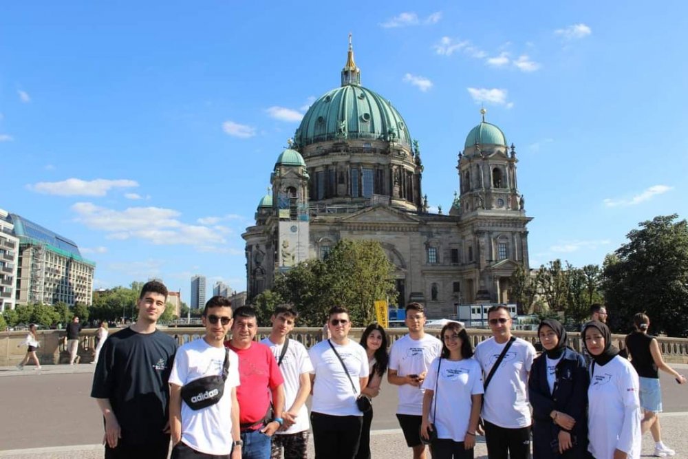 SİİRT’Lİ GENÇLER AVRUPADA