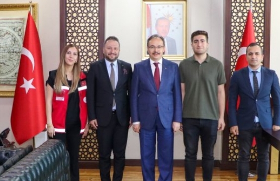 Vali Kızılkaya,Tıp Fakültesini Kazanan Sosyal ve Ekonomik Destek Hizmetinden Yararlanan Mehmet Mekin Ahı’yı Kabul Etti