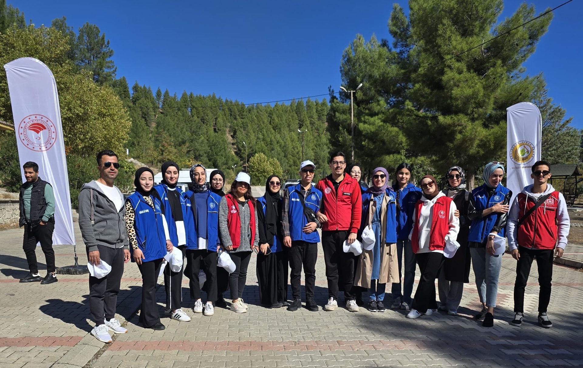 Kurtalan Gençlik Merkezi Öncülüğünde Baykan Kent Ormanında, Orman Temizleme Etkinliği İçin Halk Bir Araya Geldi