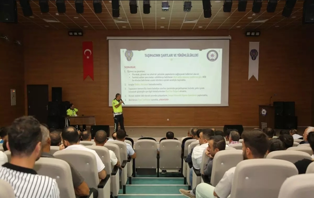 Okulların Servis Sürücülerine Güvenli Sürüş Psikolojisi Eğitimi