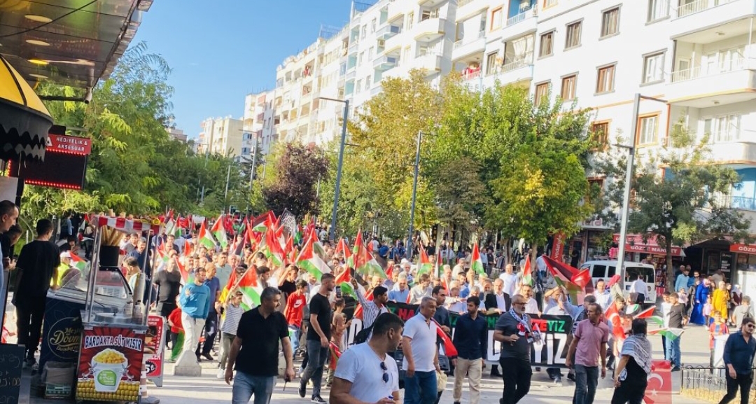 Siirt’te “Soykırıma Lanet Direnişe Selam” Yürüyüşü Düzenlendi