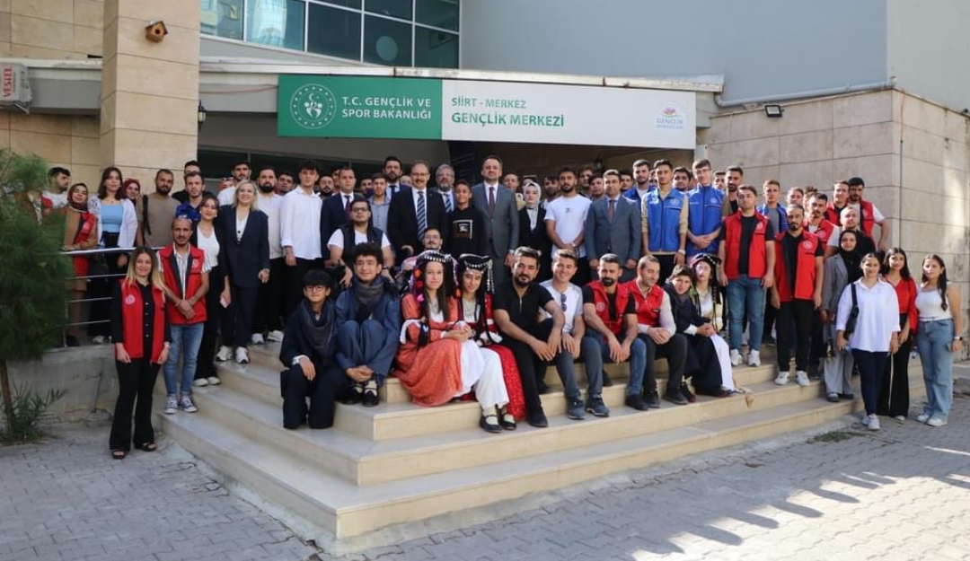 Vali Kızılkaya ve Bakan Yardımcısı Dr.Enes Eminoğlu, Siirt’te Gençlerle Bir Araya Geldi