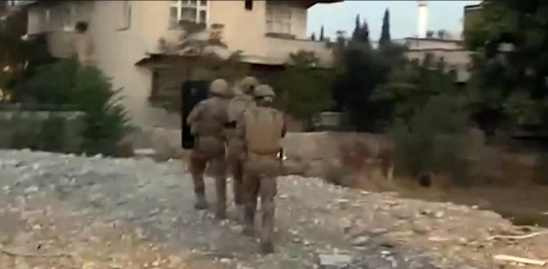 Suç Örgütlerine Büyük Darbe! 7 İlde 95 Gözaltı