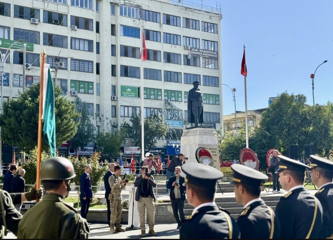 29 Ekim Kutlamaları Çelenk Sunma Töreni İle Başladı