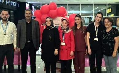 SAĞLIK ÇALIŞANLARI; ANNE SÜTÜNE DİKKAT ÇEKTİ