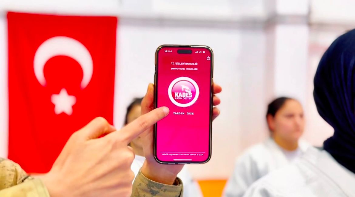 FARKINDALIK ETKİNLİKLERİYLE KADINA YÖNELİK ŞİDDETE KARŞI MÜCADELE GÜÇLENDİRİLİYOR