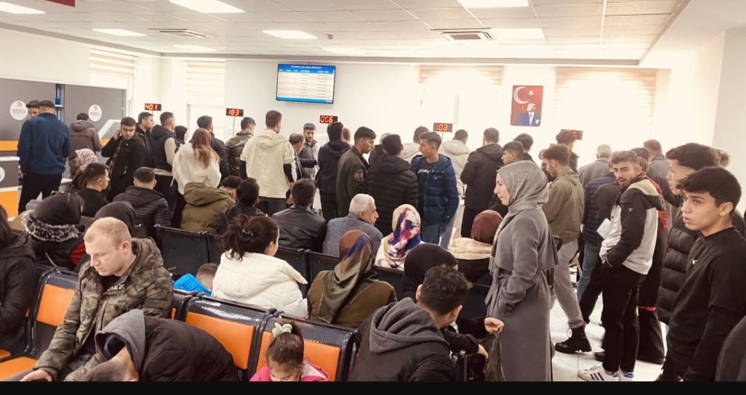 Nüfus Müdürlüğünde Kimlik ve Ehliyet Değişim Yoğunluğu