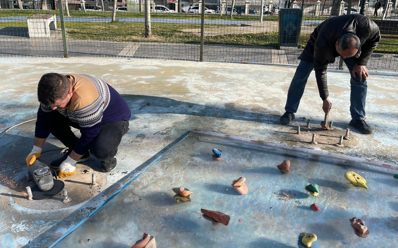 Siirt Belediyesi’nden Parklardaki Oyun Gruplarına Bakım ve Onarım Çalışması