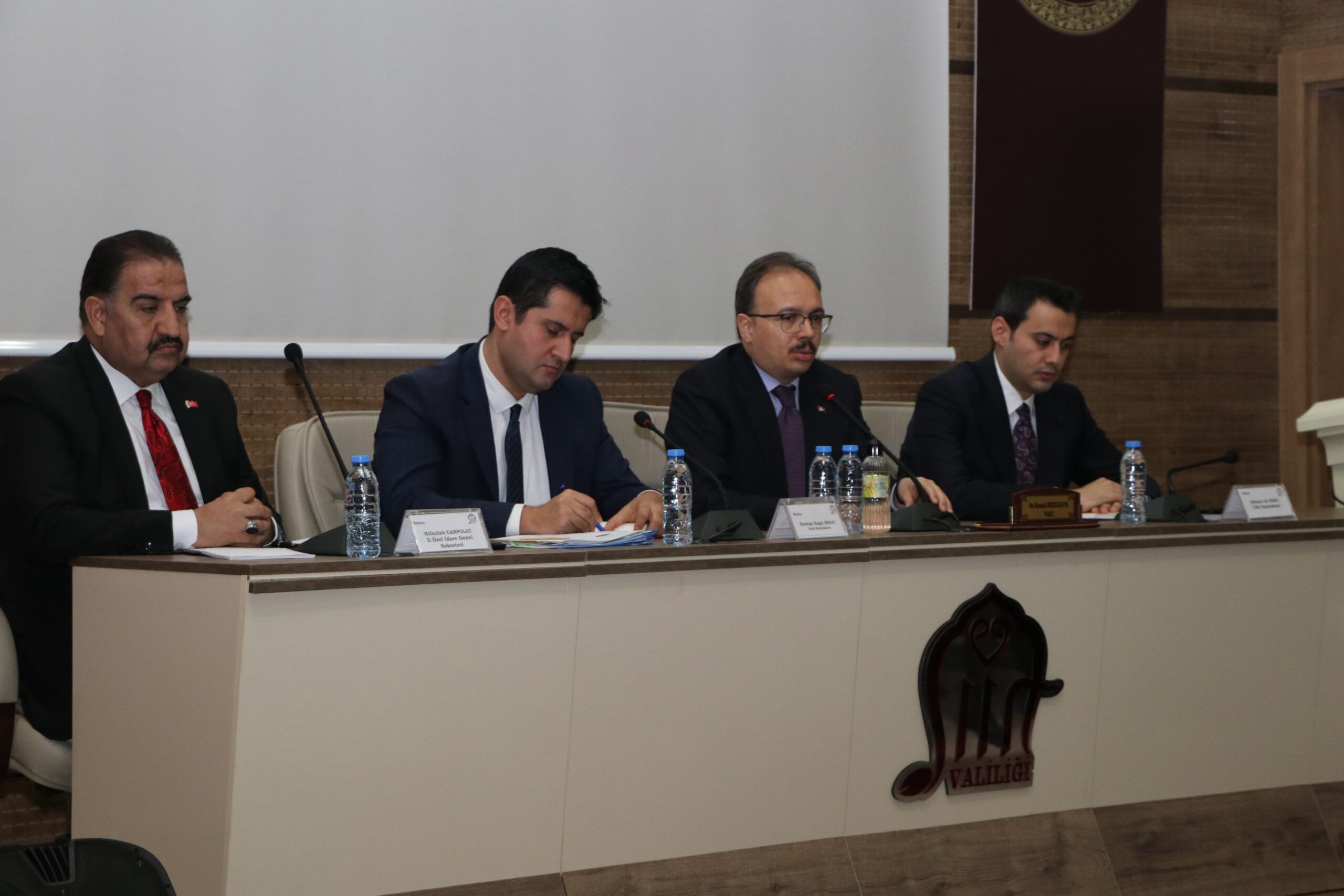 VALİ KIZILKAYA 2025’İN İLK TOPLANTISINI MUHTARLARA YAPTI