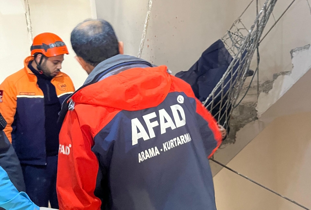 İnşaattan Düşen İnşaat İşçisi Hayatını Kaybetti