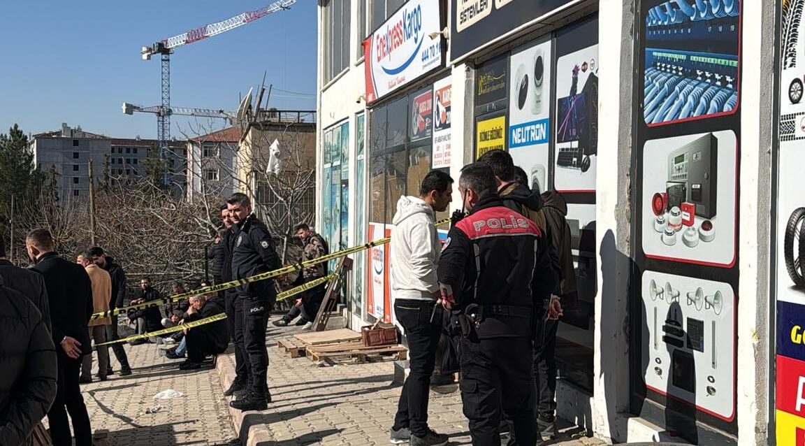 Siirt’te Bunalıma Giren 30 Yaşındaki Genç Kendini Asarak Yaşamına Son Verdi