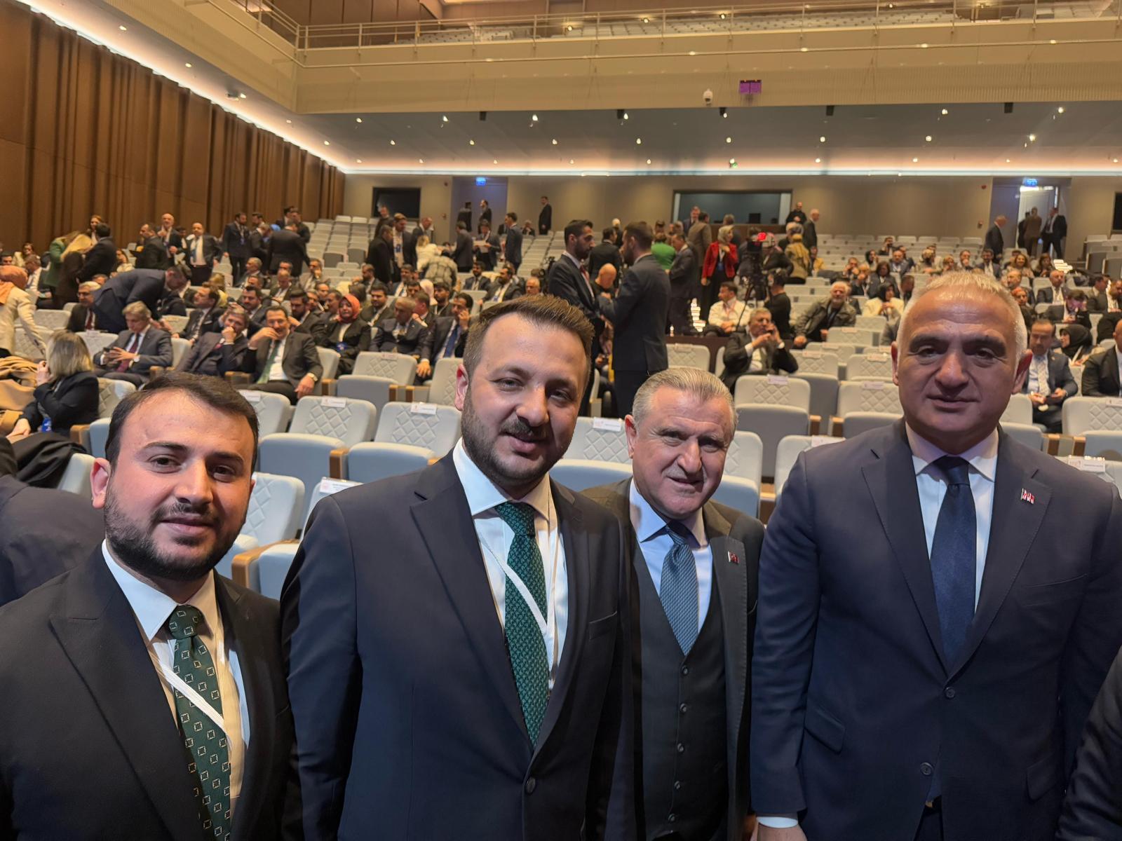 Özturan AK Parti Kongresinde İlimizin Sorunlarını Bakanlara İletti