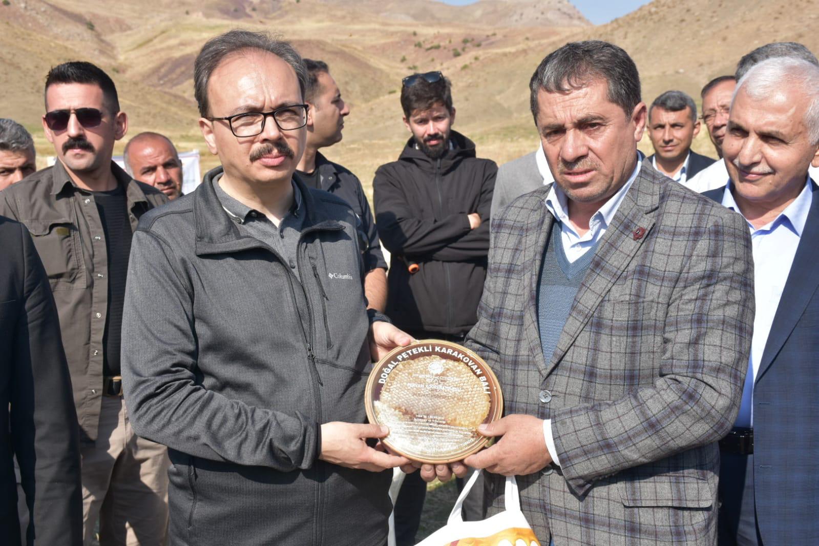 BAL ÜRETİMİMDE TÜRKİYE’DE İLK 5’E YÜKSELDİK, ARILI KOVAN’DA DA İLK 10’A YÜKSELDİK