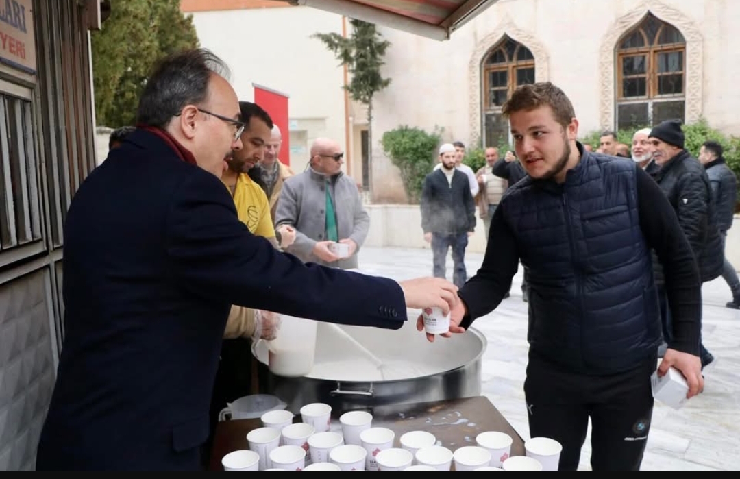 Vali Kızılkaya, Vatandaşlara Kandil Simidi ve Salep İkram Etti