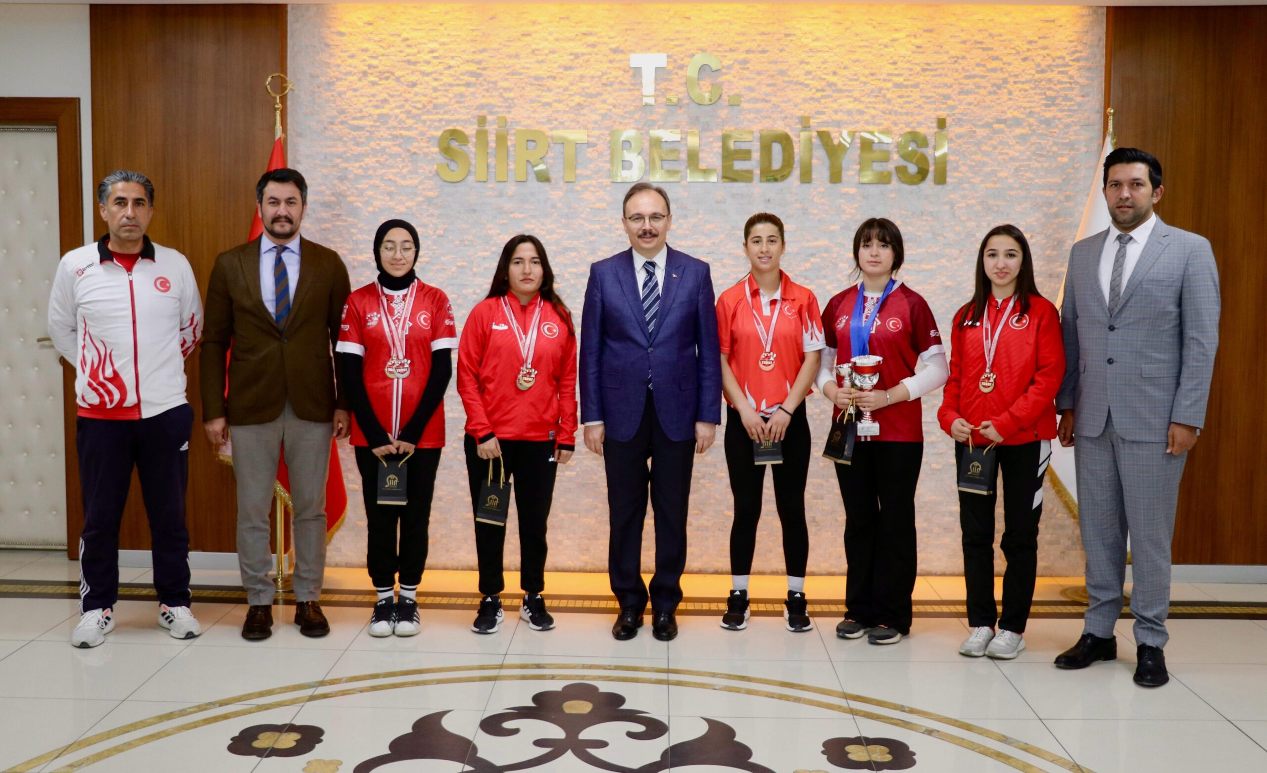 Vali, Belediye Başkan V. Dr. Kızılkaya Başarılı Sporcuları Ağırladı