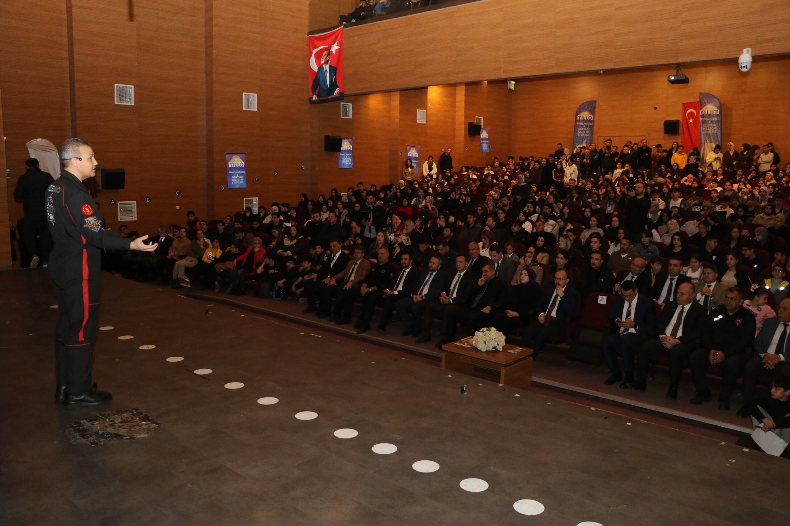 Türkiye’nin İlk Astronotu Alper Gezeravcı Öğrencilerle Buluştu