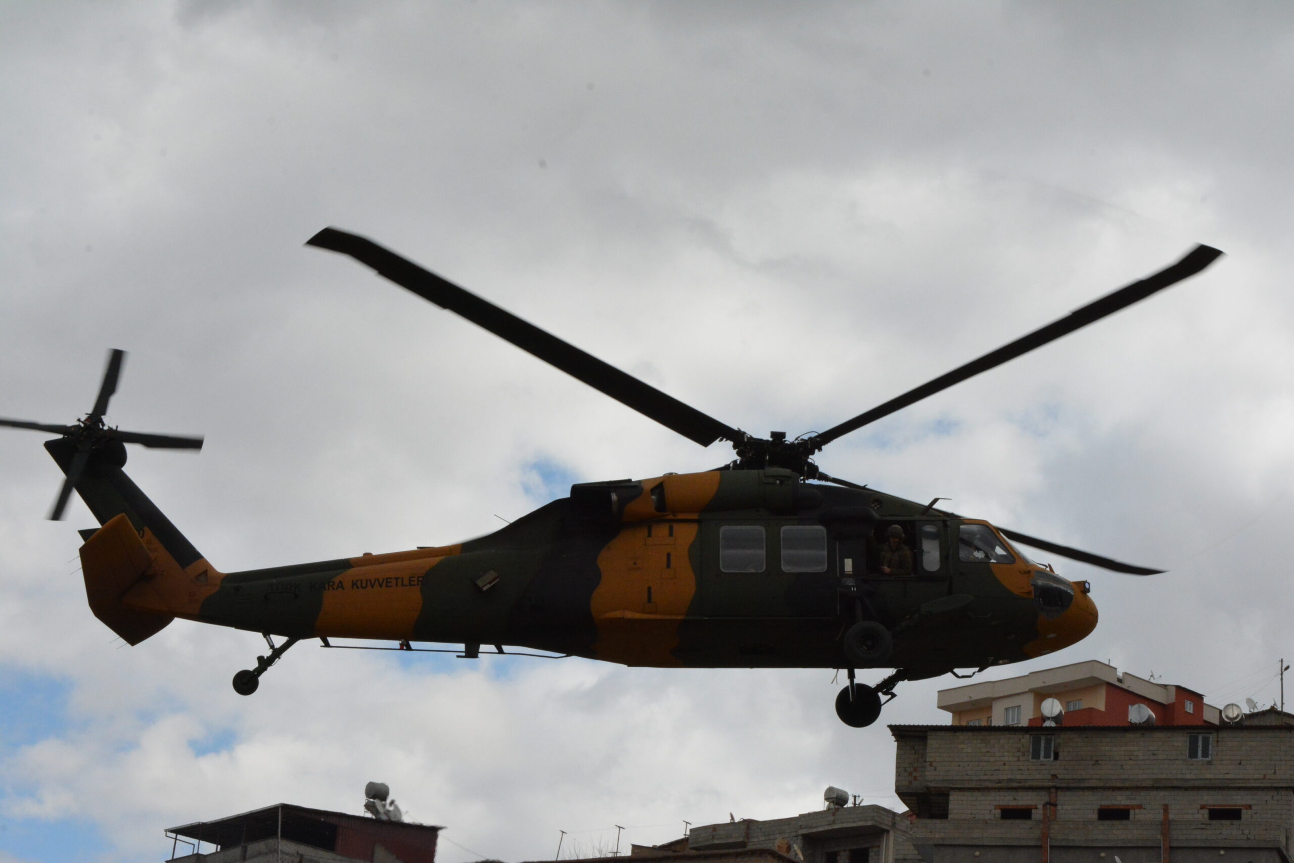 Kalbi Duran Bebek, Askeri Helikopterle Siirt Eğitim ve Araştırma Hastanesi’ne Yetiştirildi