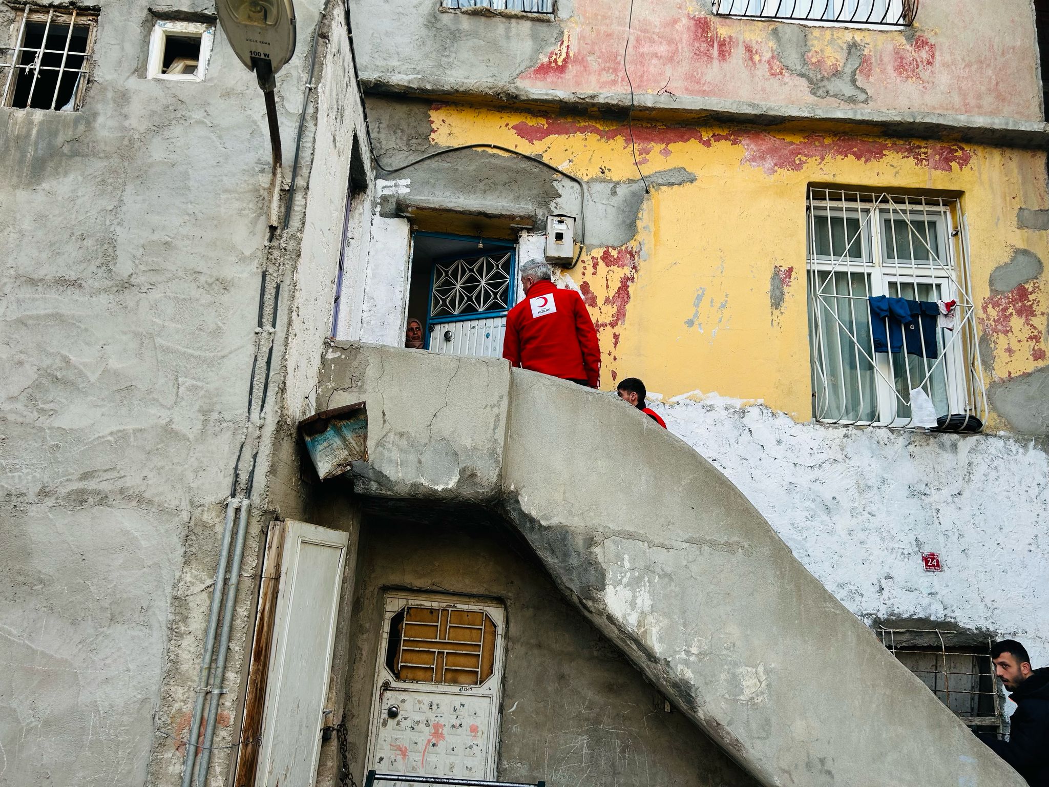 SANCAKLARDAN İFTAR YEMEĞİ DAĞITIMI