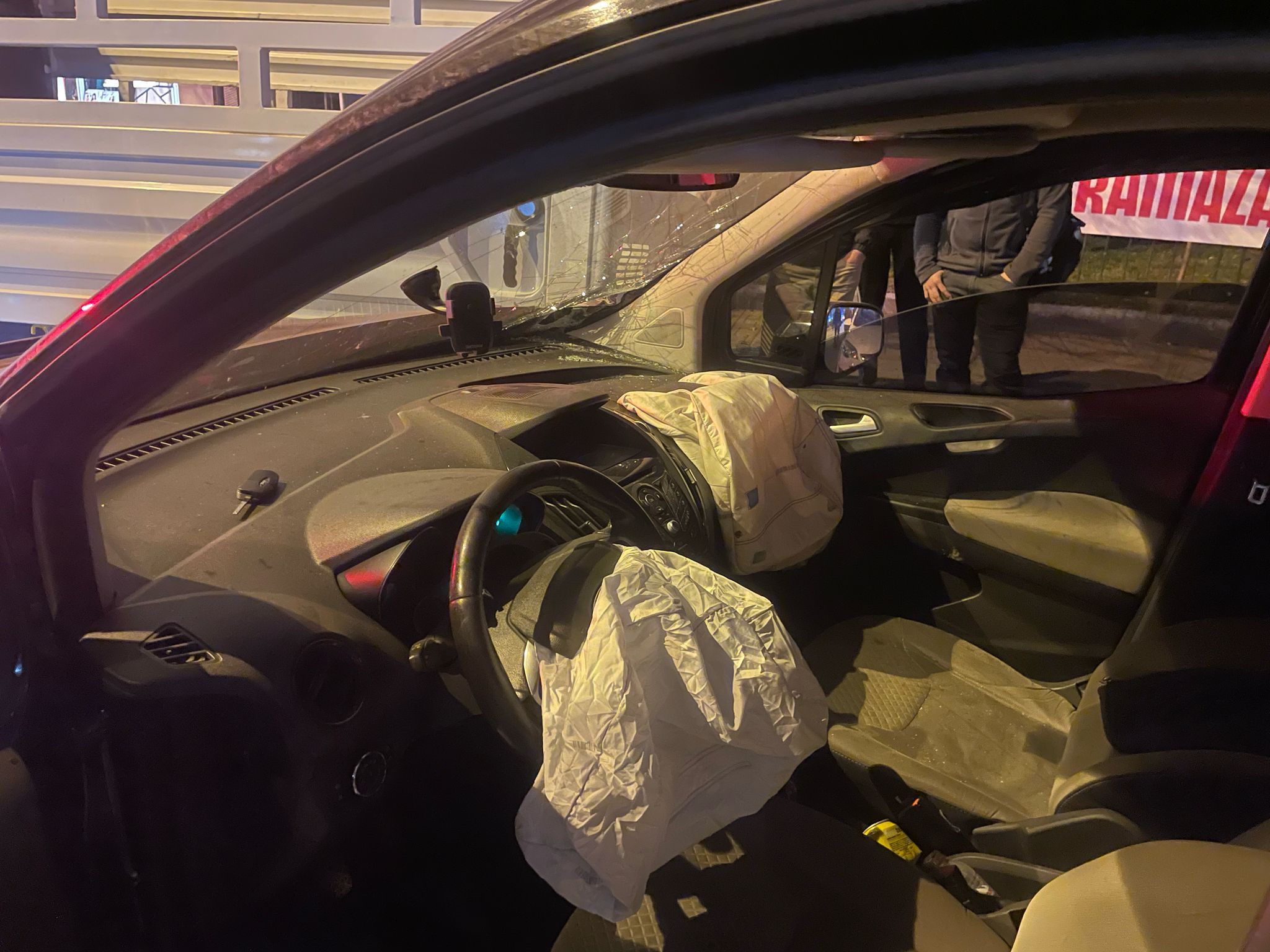 GÜRES CADDESİNDE TRAFİK KAZASI  1 YARALI