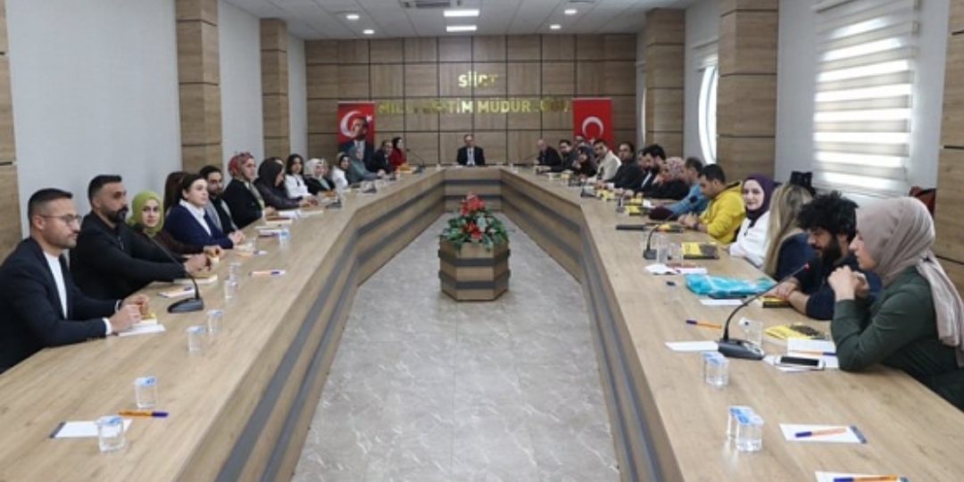 Vali Kızılkaya, Öğretmenlerle Bir Araya Geldi