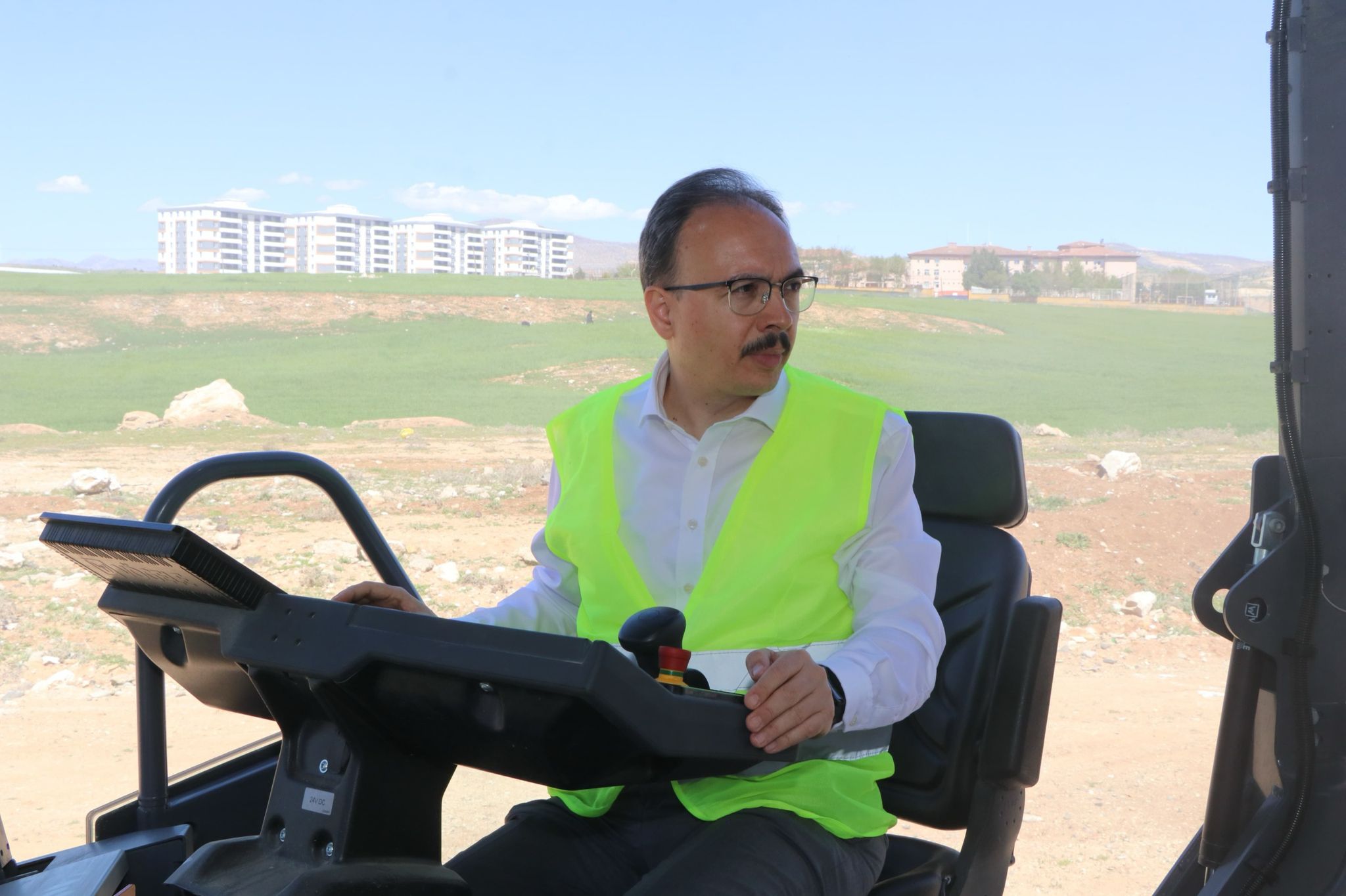 SİİRT’TE ASFALT ÇALIŞMALARI BAŞLADI