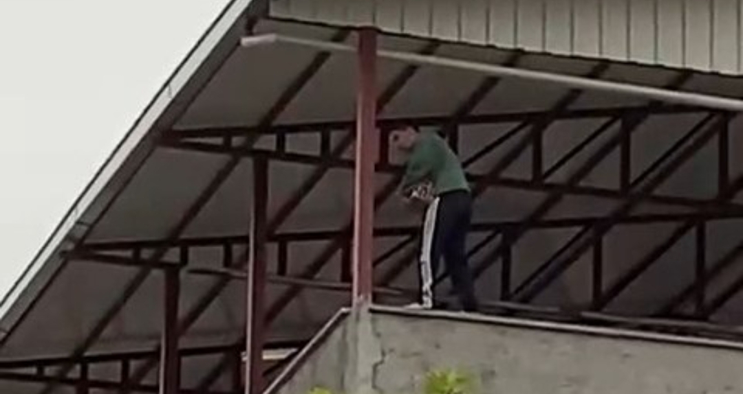 İntihar Girişimi! Çatıdan Düşen Genç Yaralandı