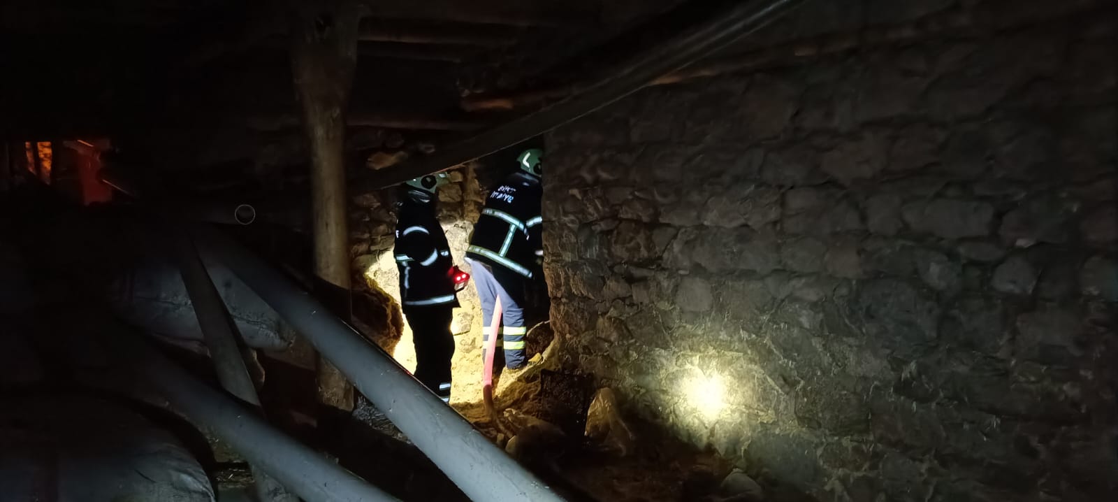 Pervari’de Yangın! Pervari Belediyesine Ait İtfaiye Ekiplerince Kontrol Altına Alındı