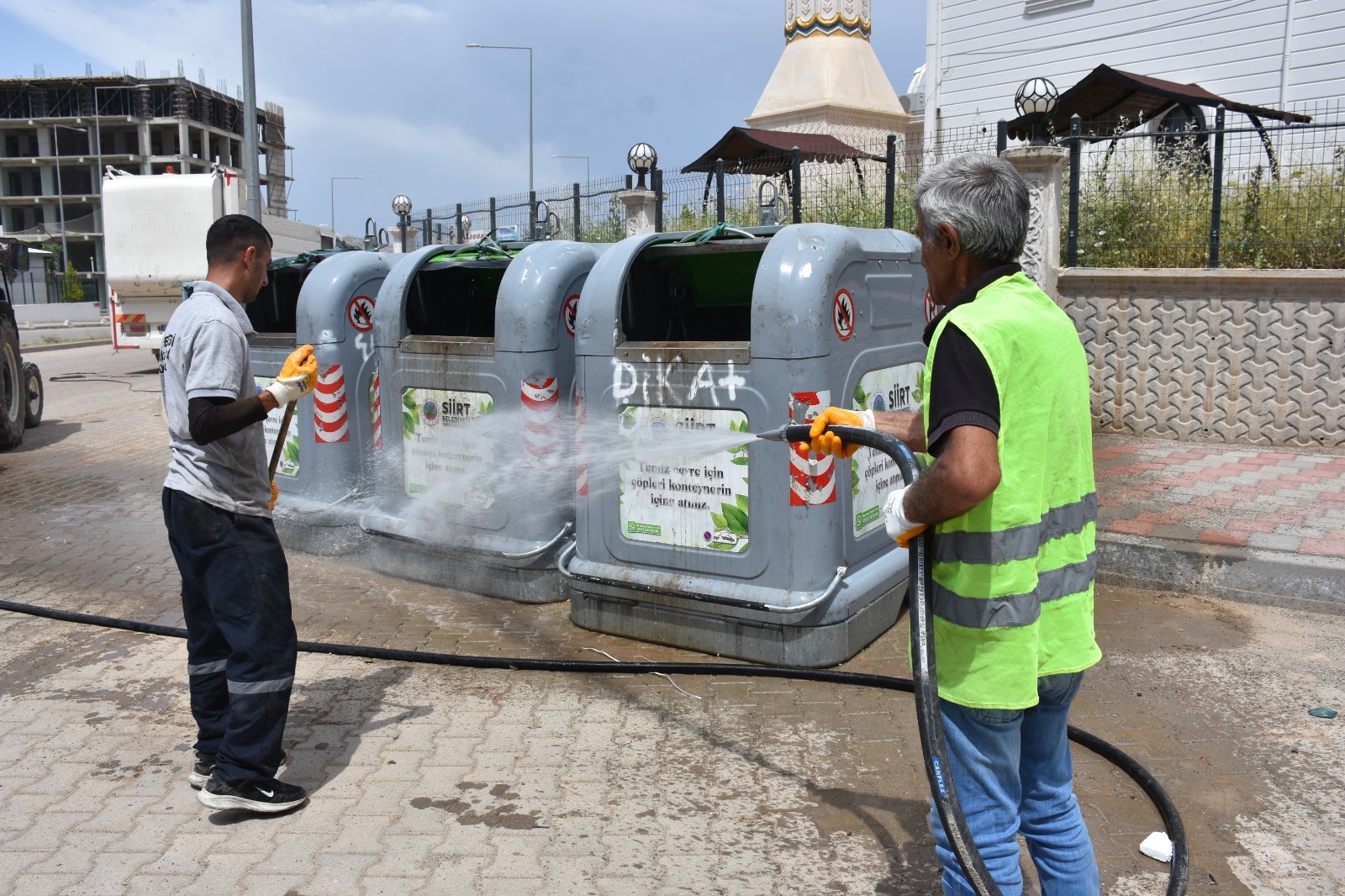 SİİRT’TE TEMİZLİK SEFERBERLİĞİ HIZ KAZANDI