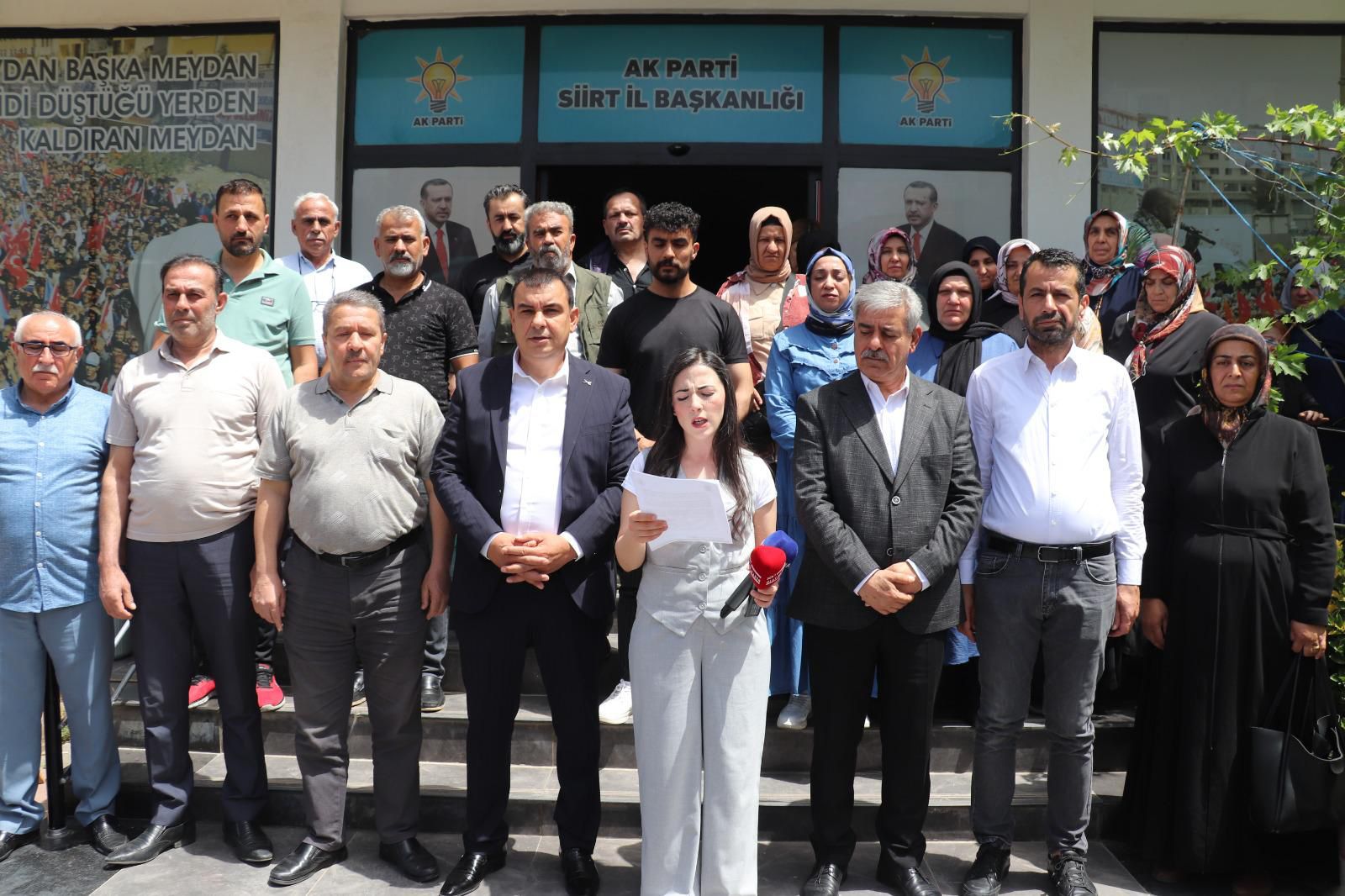 Ak parti Siirt il başkanlığı önünde 27 Mayıs darbesiyle İlgili Basın Açıklaması