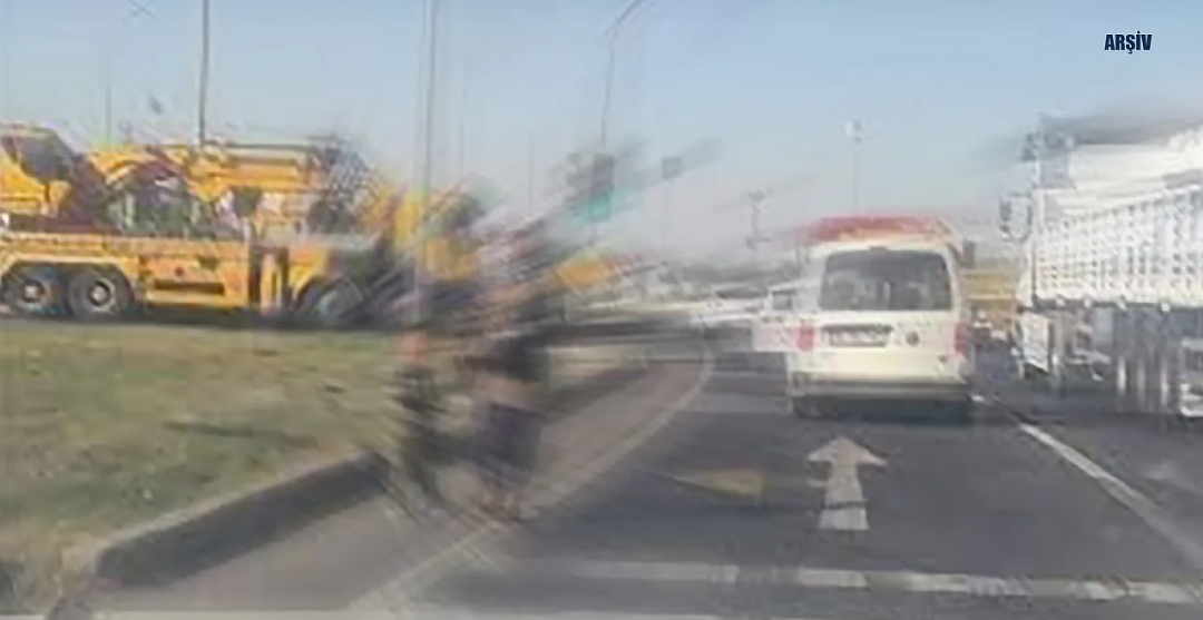 Trafik Işığında Dilencilik Yapan Üç Çocuk Polis Ekiplerince Ailelerine Teslim Edildi