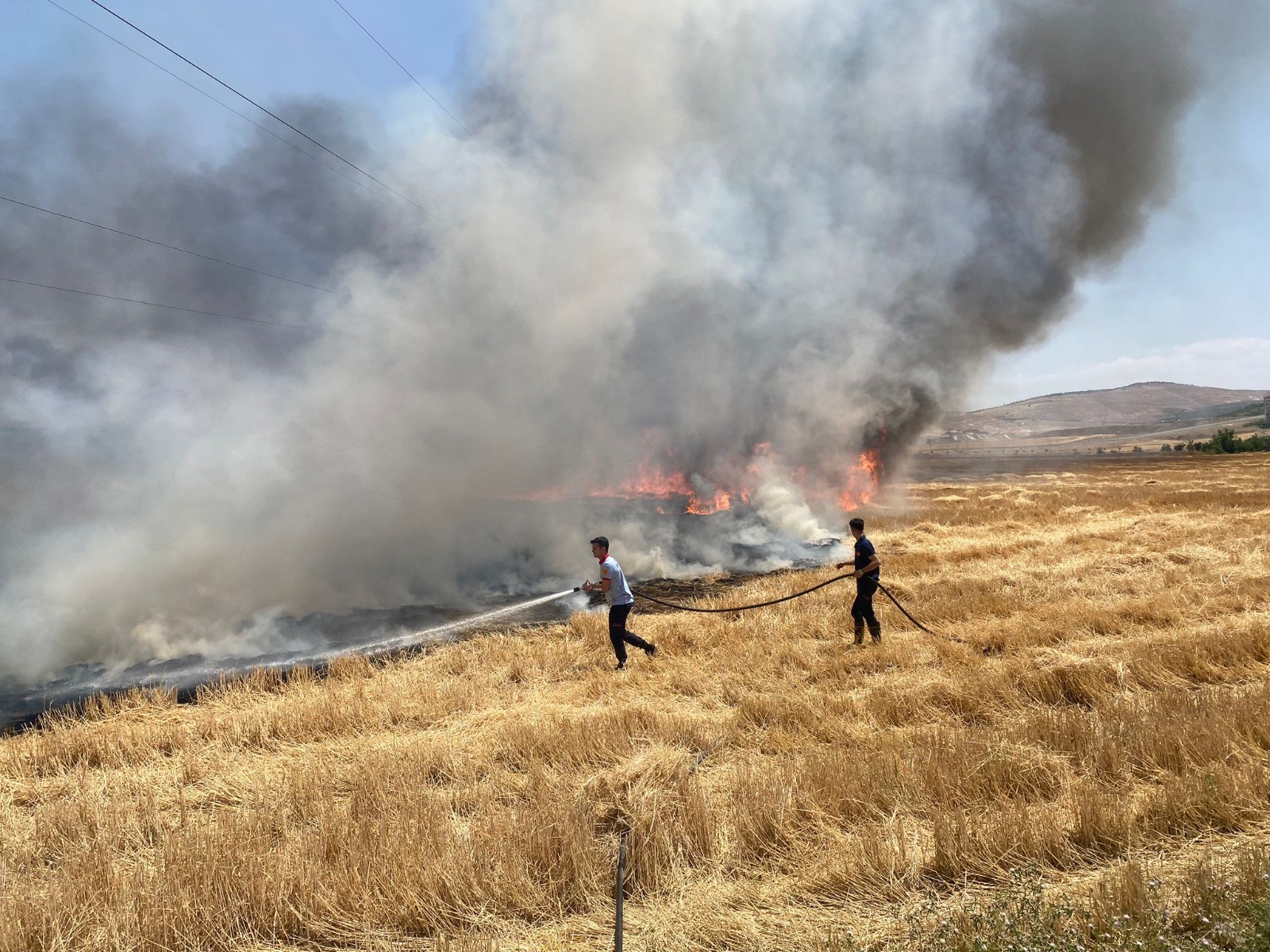 SİİRT VALİLİĞİ ANIZ YANGINLARI İÇİN UYARDI: AĞIR YAPTIRIMLAR GELİYOR!