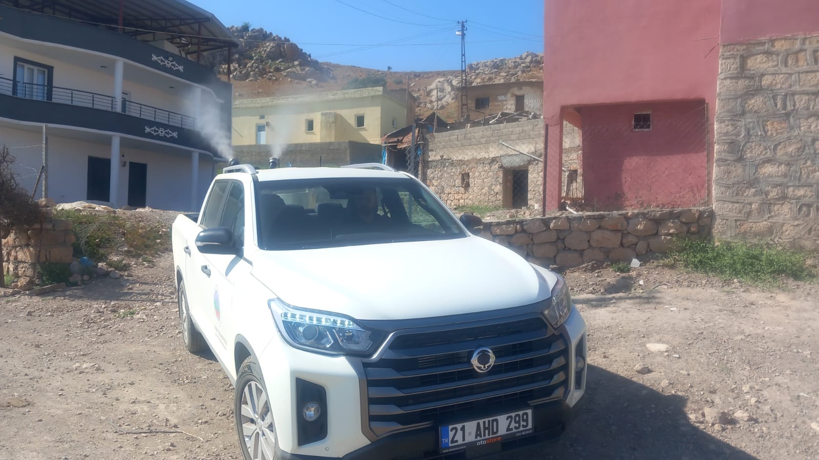 SİİRT MERKEZ KÖYLERİNDE SİVRİSİNEK VE HAŞEREYLE MÜCADELE ÇALIŞMALARI ETKİN BİR ŞEKİLDE DEVAM EDİYOR