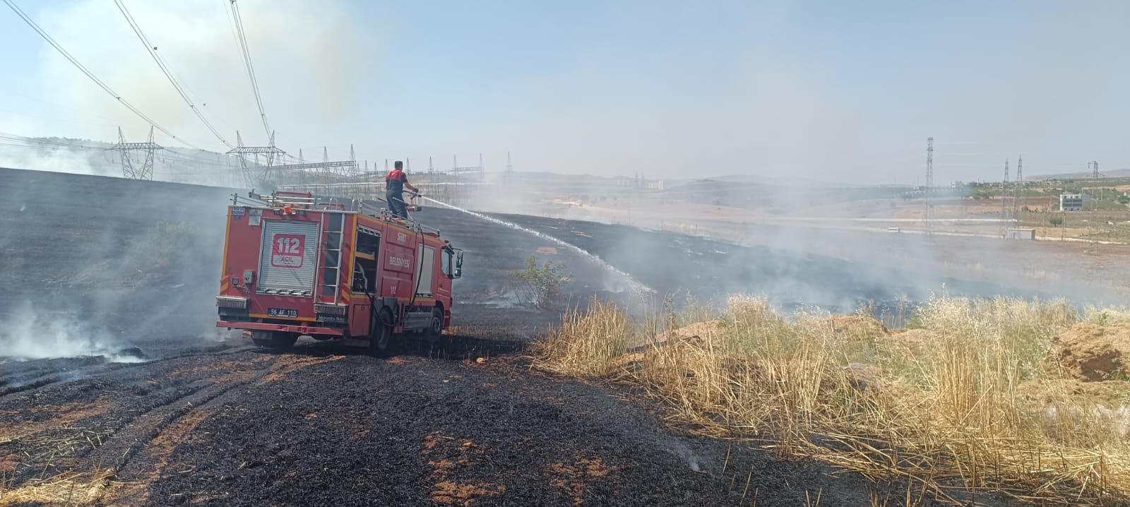 TİLLO İKİZBAĞLAR’DA ÖRTÜ VE ANIZ YANGINI SÖNDÜRÜLDÜ