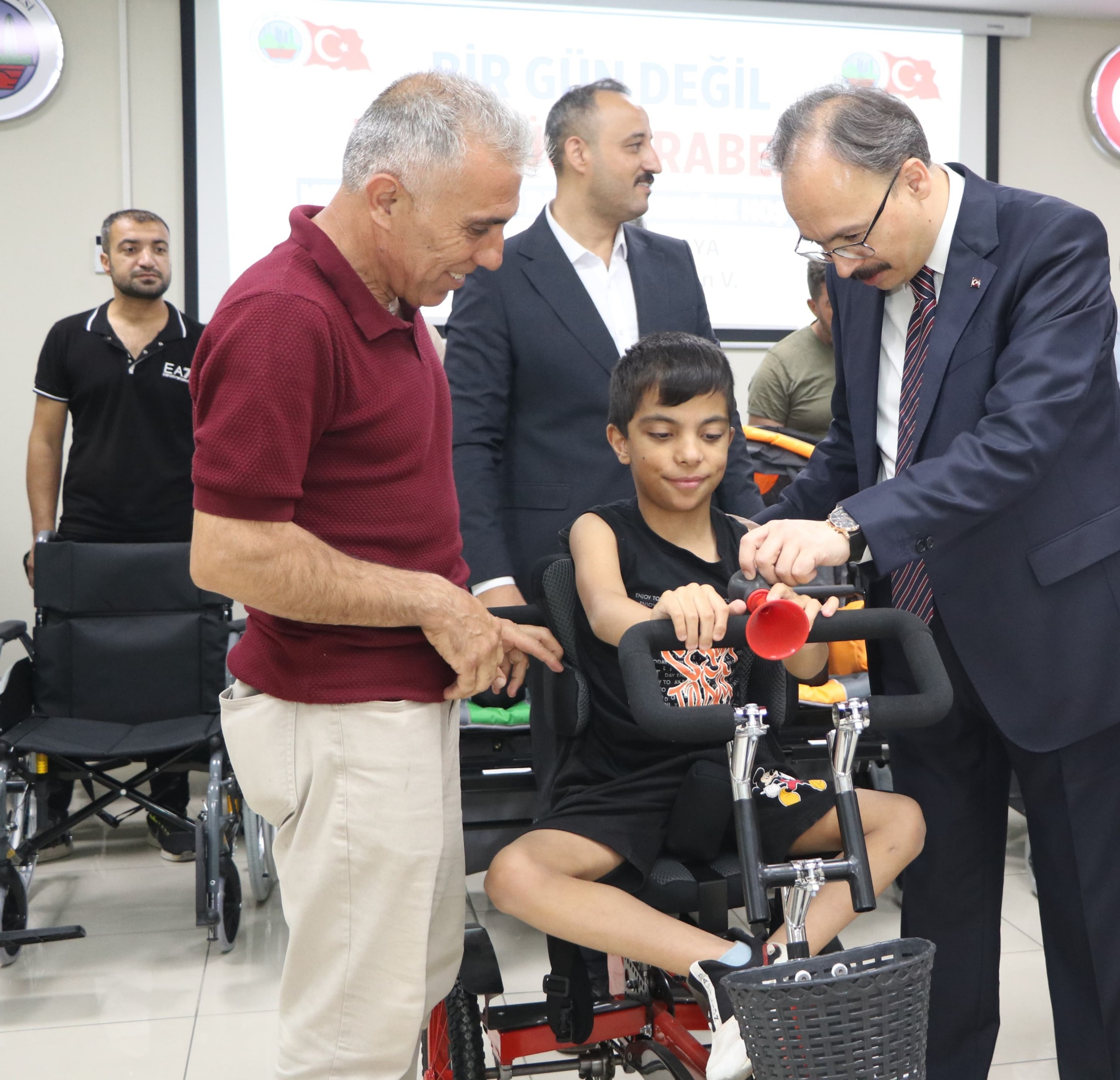 Siirt Belediyesi’nden Özel Bireylere 27 Adet Medikal Destek Aracı