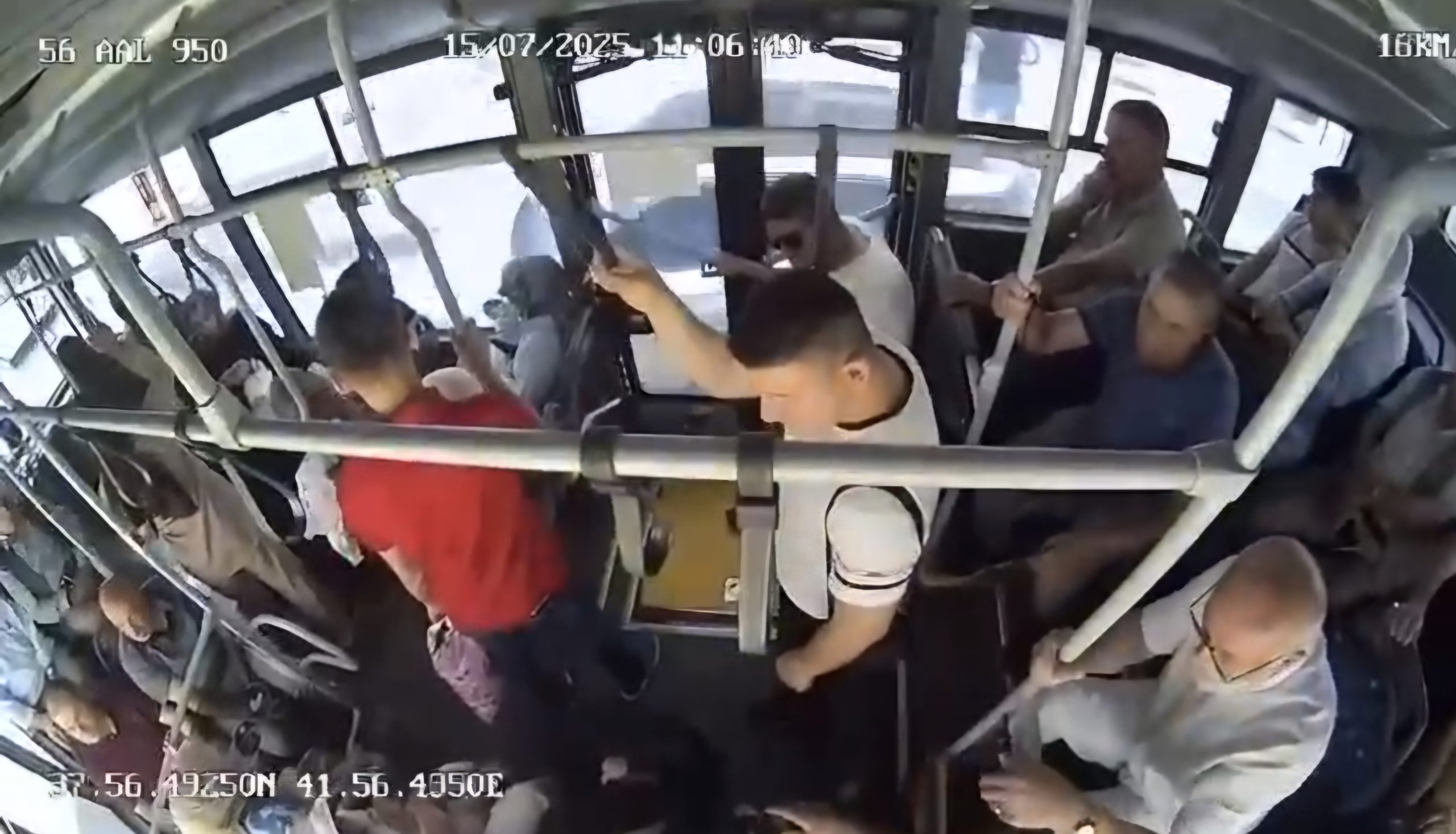 Siirt Belediyesi Şoföründen Duyarlılık Örneği: Yolcuyu Kurtardı