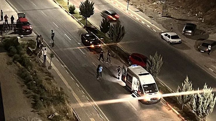 Siirt’te Çocuğa Çarpmamak İçin Direksiyonu Kıran Sürücü Kazaya Neden Oldu: 3 Yaralı