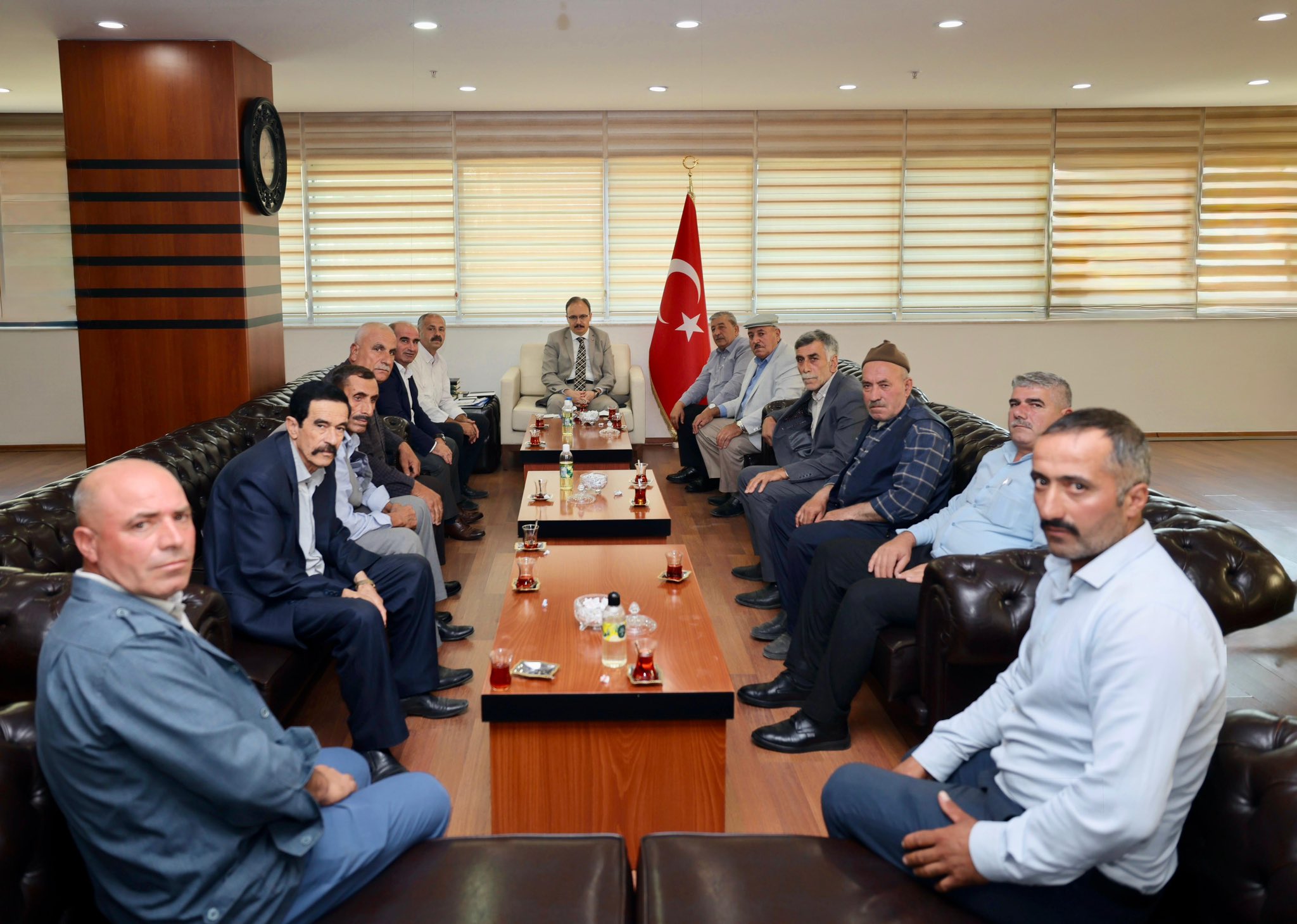 Vali Dr. Kemal Kızılkaya, İl Genel Meclis Üyeleri ve Muhtarlarla Bir Araya Geldi