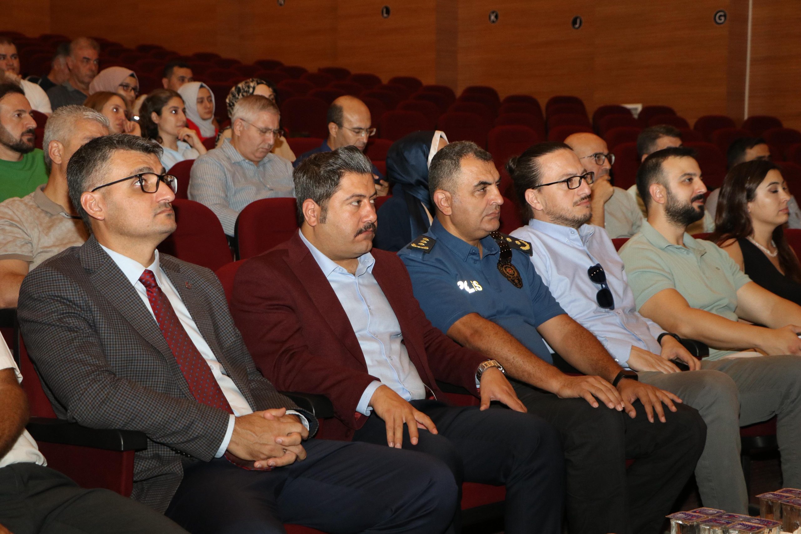 Siirt’te Bağımlılık Sempozyumu Düzenlendi