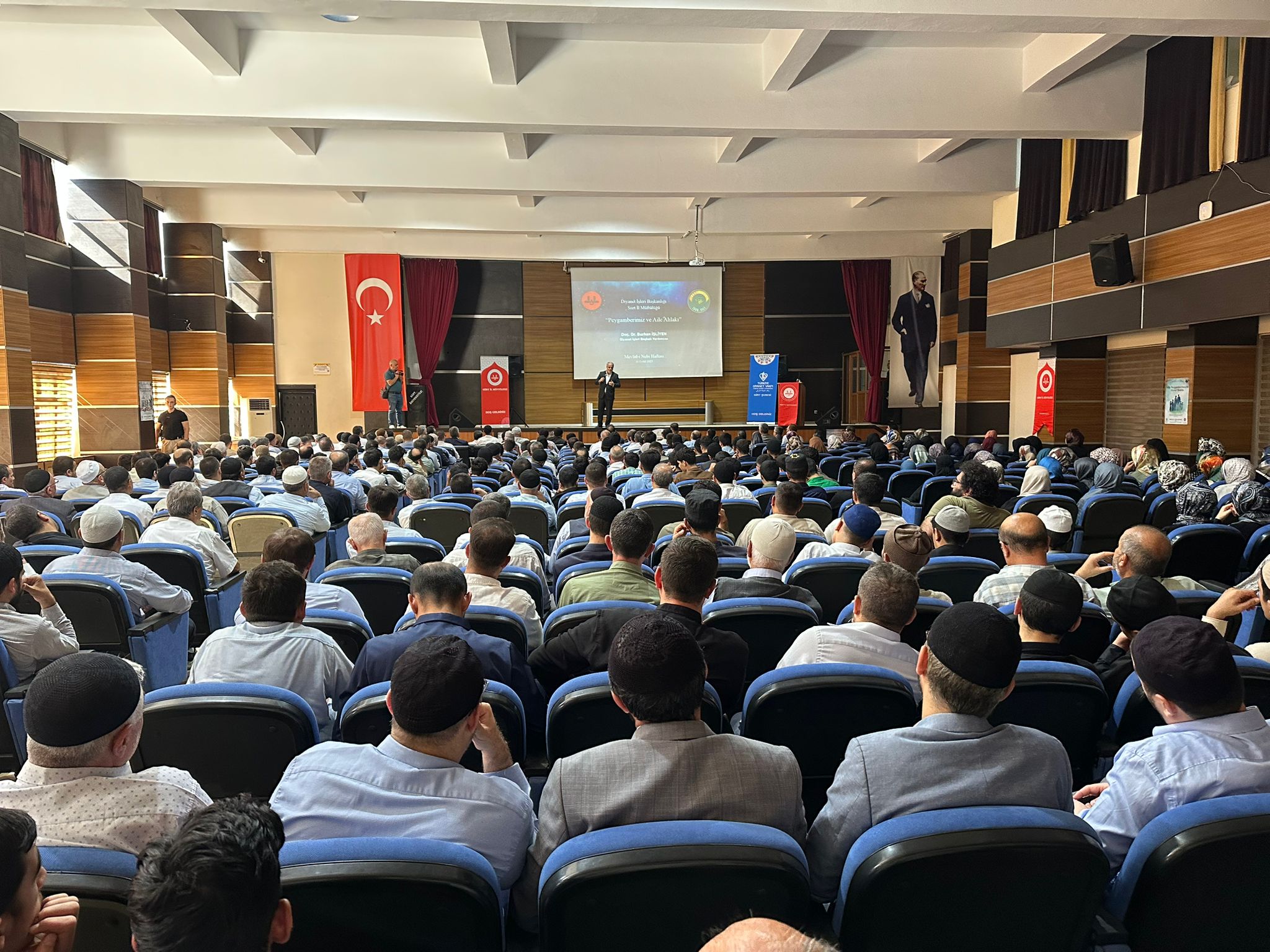 Siirt’te “Hz. Peygamber ve Aile Ahlakı” Konulu Konferans Düzenlendi