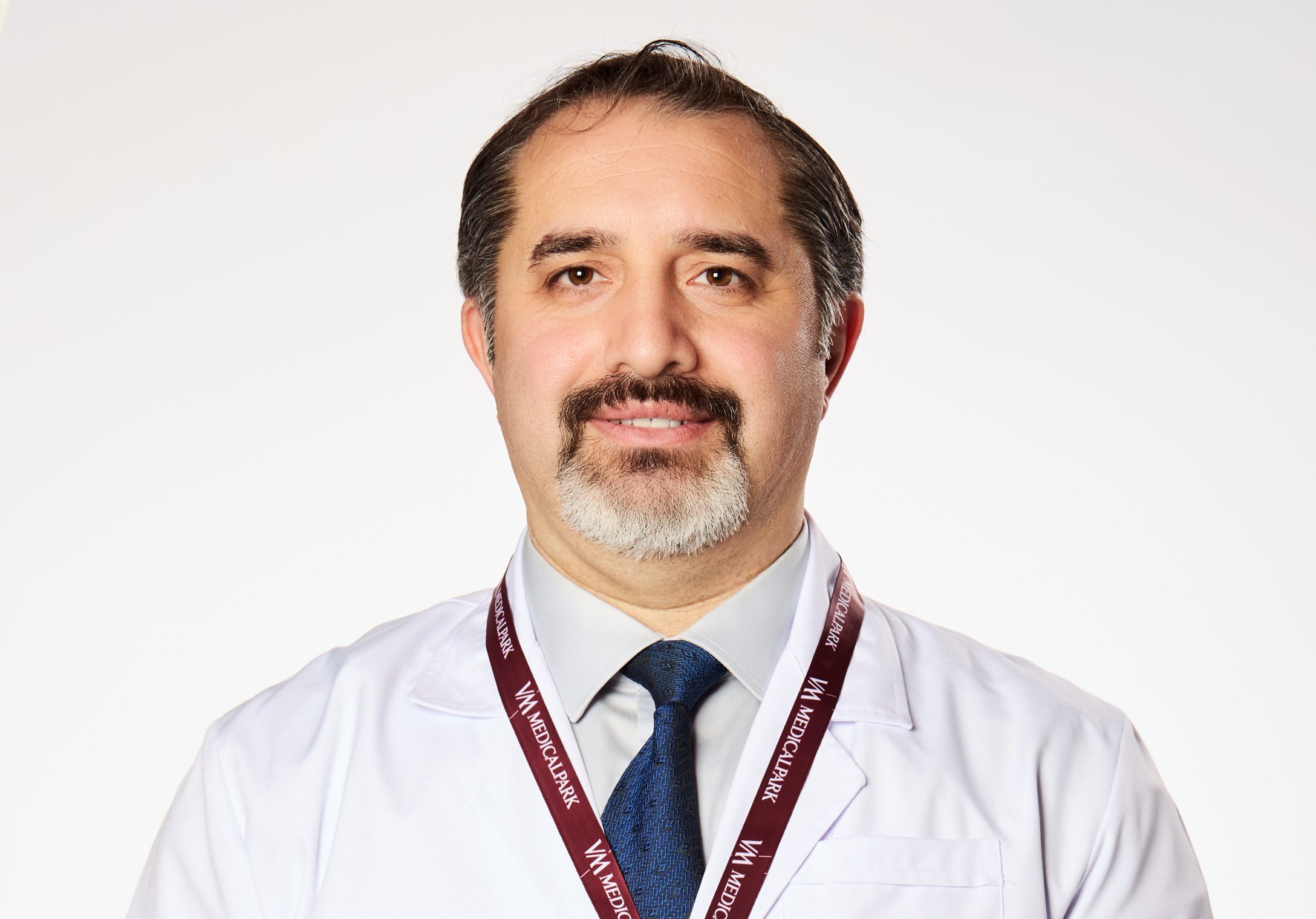 Beyin ve Sinir Cerrahisi Uzmanı Op. Dr. Eyüp Genç, “Endoskopik bel fıtığı ameliyatı hastaların iyileşme sürecini hızlandırıyor”