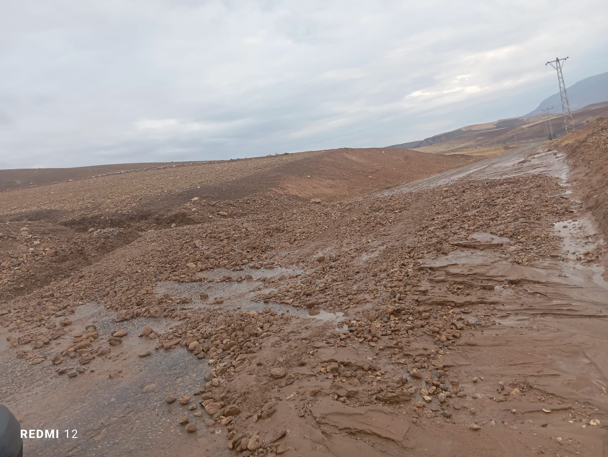 ERUH’TA KAPANAN KÖY YOLLARI ULAŞIMA AÇILDI