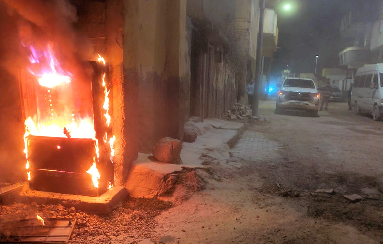 ELEKTRİK PANOLARI KAÇAK KULLANIM NEDENİYLE KULLANILAMAZ HALE GELDİ