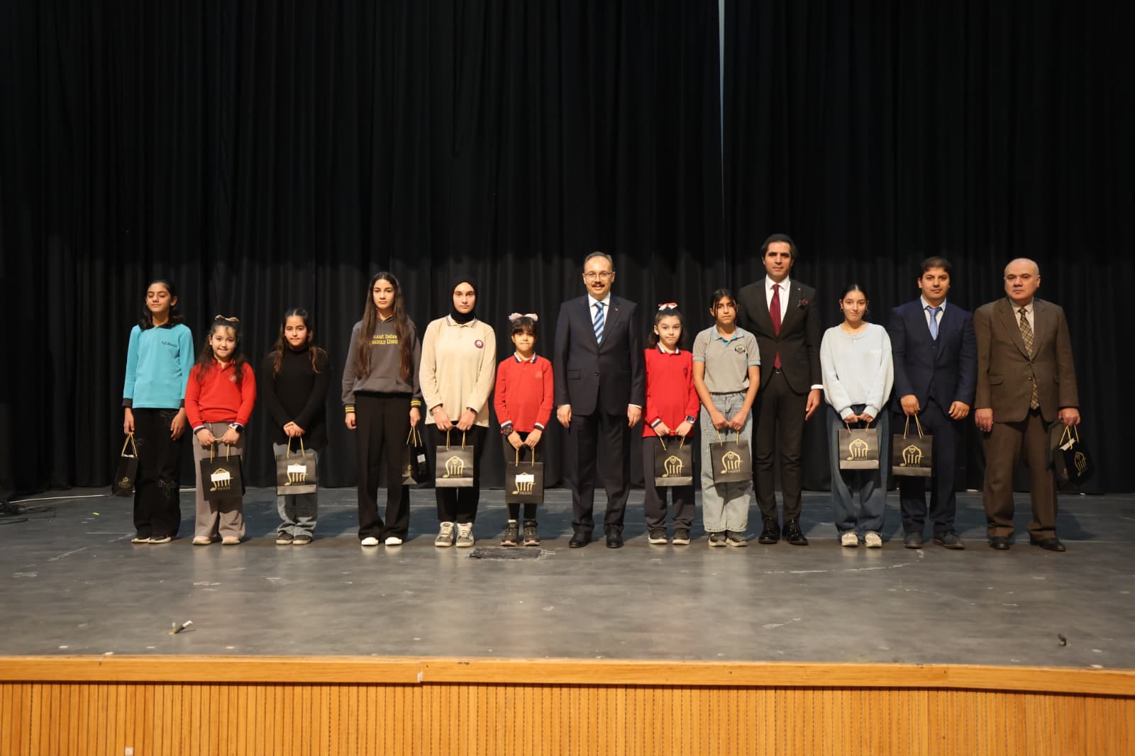 Siirt’te 24 Kasım Öğretmenler Günü Coşkuyla Kutlandı