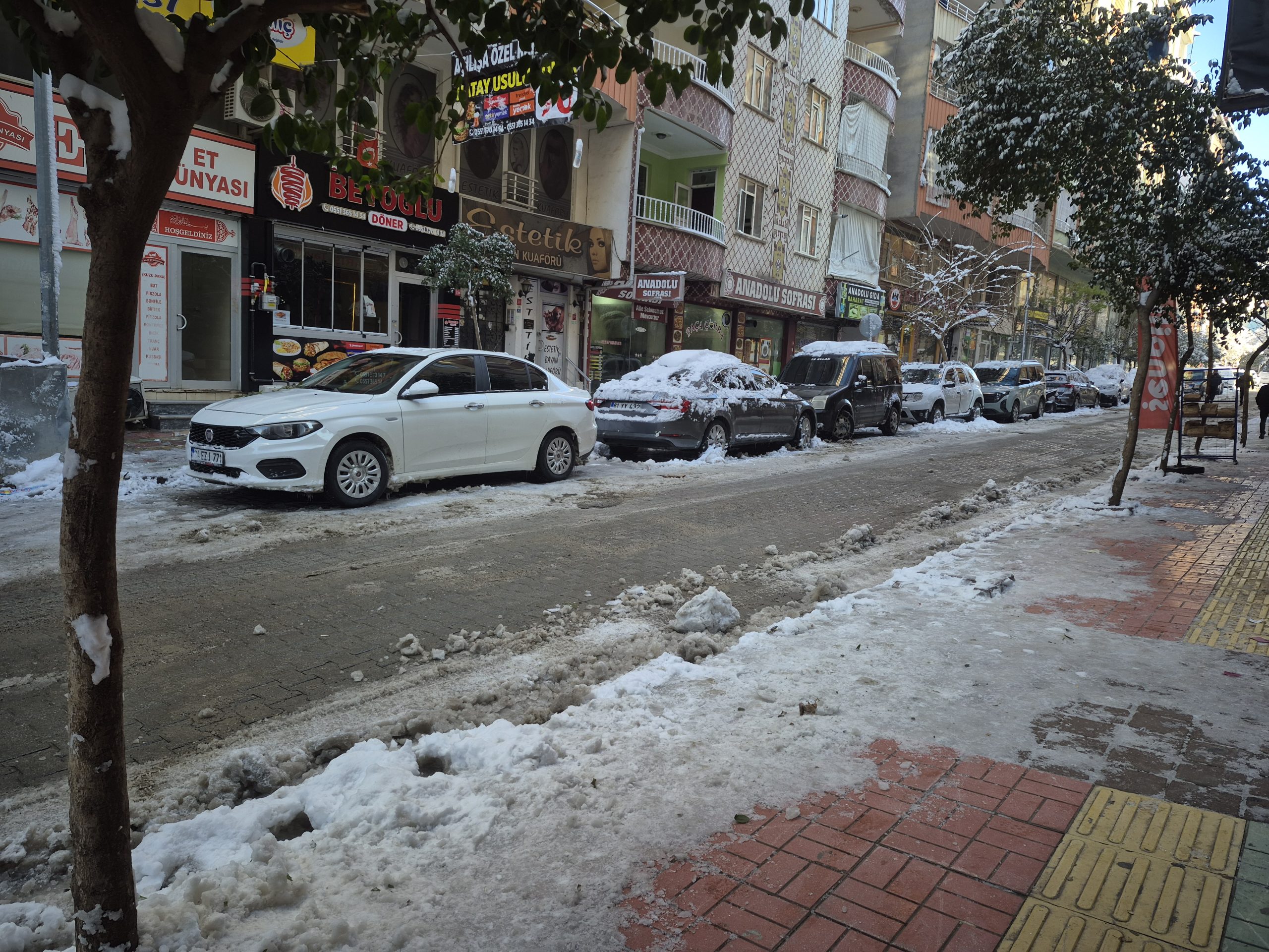 Yoğun Kar ve Buzlanmaya Karşı Uyarı: Trafikte Dikkat Çağrısı